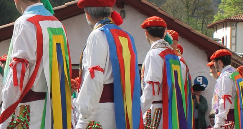 Bolant dantzak con Oñatz Dantza Taldea