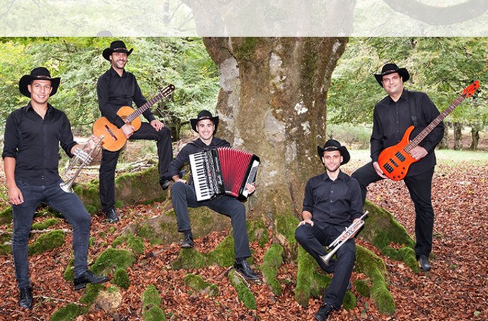 Concierto del grupo Puro Relajo