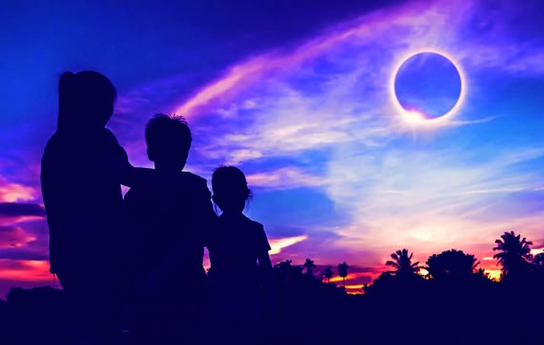 “Los extraordinarios eclipses de Sol de los 3 próximos años”