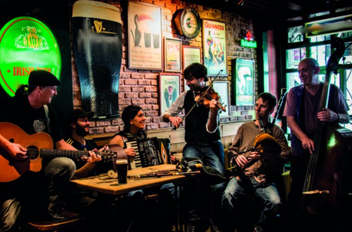 The Taverners en directo