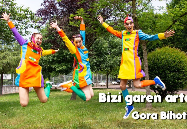 "Gora bihotzak!" ikuskizuna