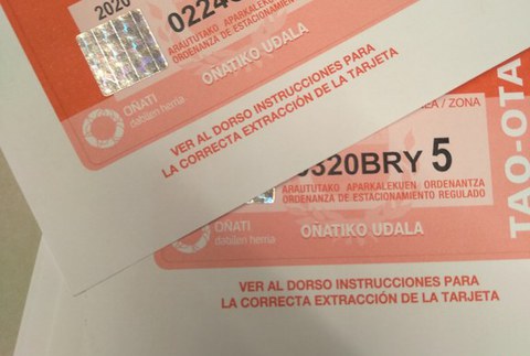 18 alta eta 15 baja eskaera jaso dira “Bertakoak” guneetan aparkatzeko txartelen eguneratze epean