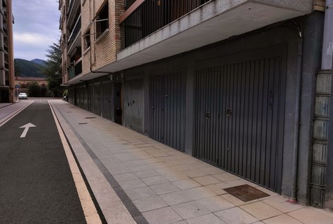 4.433 garaje eta  ibi iraunkorra edo "vado" txapadun 83 lokal daude Oñatin