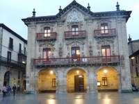 Aldi baterako argiteria ofiziala kontratatu nahi du Udalak