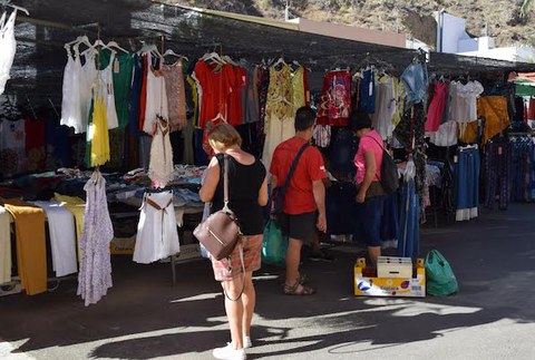 Arropa eta ehunkien azoka Santa Marina plazan izango da datozen bi larunbatetan