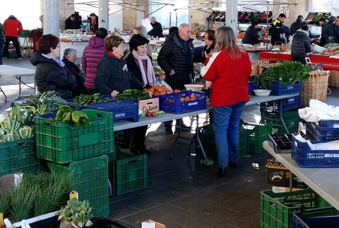 Asteko azoka egubakoitzean egingo da