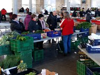 Asteko azoka egubakoitzean egingo da