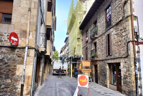 Atzeko kalea trafikorako itxiko da, kaleko 5ean eta Kalebarria 2an egiten ari diren eraberritze lanak tarteko Atzeko kalea trafikorako itxiko da, kaleko 5ean eta Kalebarria 2an egiten ari diren eraberritze lanak tarteko
