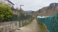 Bi farola berri jarri dira Olabarrietako bidegorrian, argiteria osatuz