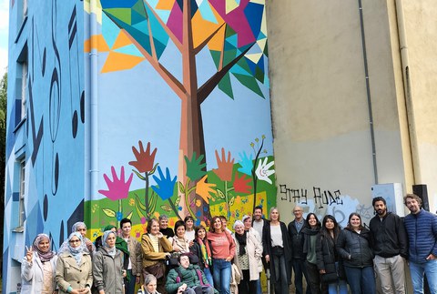 Bizipoza eskolak mural parte-hartzailea osatu du Eltzian, pumptrack eremuaren ondoan
