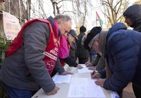 Pentsioak osatzeko sistema propioren aldeko sinadurak biltzen jarraituko dute pentsionistek