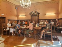 Eremu publikoaren neutraltasuna eta garbiketa bermatzea eskatzen zuen EAJren mozioak eztabaida sortu zuen azken Osoko Bilkuran