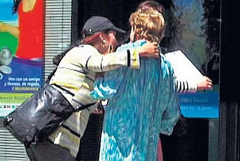 Euskaraz berba egiten hurbildu zitzaion emakume bati lepoko katea lapurtu zion atzo “besarkada solidarioa” erabiliz