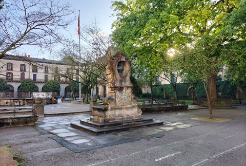 Foruen enparantza ondoko lorategia, kioskoa eta erabilera anitzeko gunea egokitzeko lanak ORSA enpresak egingo ditu