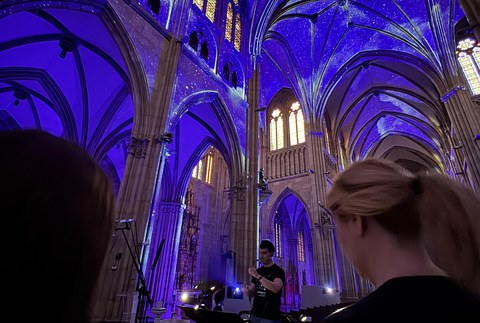 Ganbara abesbatzak ahotsa jarriko dio LUMINISCENCE ikuskizunari, Donostiako katedralean