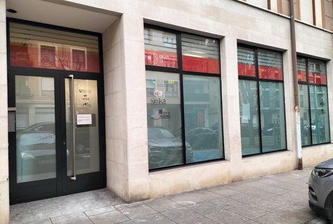 Gizarte zerbitzuetarako erabiltzen den Bidebarrieta 14ko lokala eraberritzen ari dira