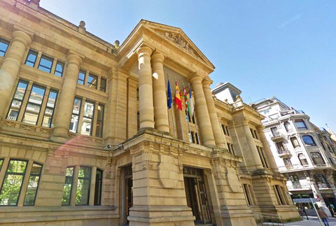 Gizonezko bat epaituko dute bihar, Oñatiko etxebizitza batetan emakumezko bati sexu erasoa egitea leporatuta