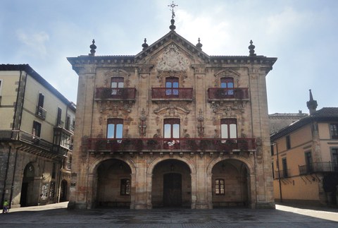 Hainbat lanpostu betetzeko deialdiak kaleratu ditu Udalak, Lanbideren bitartez