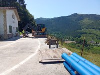 Hasi dira ur hornidura hobetzeko lanak egiten Urrutxuko deposito inguruan