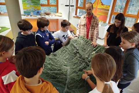 Ikastetxe eta guraso elkarteei zuzendutako udal dirulaguntzak martxoaren 30era bitartean eskatu daitezke