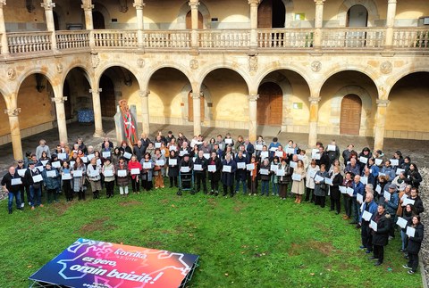 Pizkunde berri baterako deia zabalduz ospatu du AEKk Korrikaren 45. urteurrena, unibertsitate zaharrean