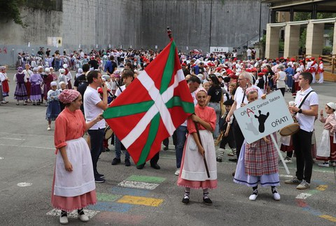 Jaien antolakuntzan parte hartzen duten 12 eragilerekin lankidetza hitzarmenak sinatu dira
