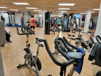Kiroldegiko fitness gelako ekipamendua osatuko da