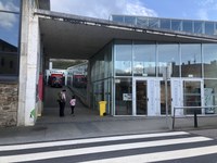 Kiroldegiko kantxa urdinerako sarbidea eta estalkia bertatik bertara ikusteko bisita antolatu da asteazkenerako