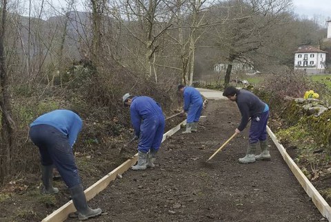 Landa-bideak hormigoitzeko laguntzak eskatzeko epea zabalik dago