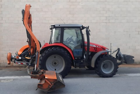 Landa-bideetako sastrakak kentzeko beso berria erosi nahi du Udalak