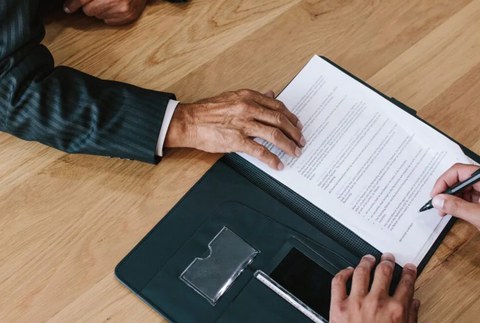 Langabeak kontratatzen dituzten enpresek udal dirulaguntzak eskatu ditzakete