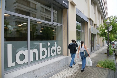 Langabezia handitu egin da azken bi hilabeteetan eta iazko abuztuko maila berean kokatu da