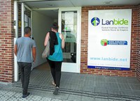 Langabezia jaitsi egin da gurean, hirugarren hilabetez jarraian
