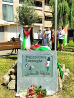 Loiuko gertaerak eta herri ekimen eta mobilizazioak kriminalizatzea salatu ziren Palestina lorategia izendatzeko ekitaldian