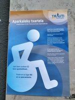 Mugikortasun urriko pertsonentzako aparkalekuak eta txartelak egoki erabiltzeko kanpaina hasi du Trauti elkarteak