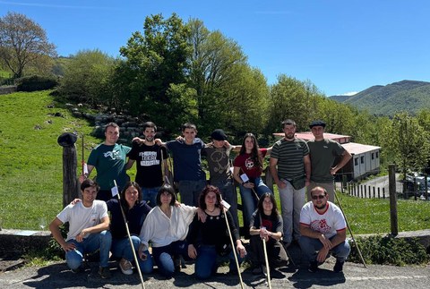 Ohiko makila-banaketarekin amaitu da Artzain eskolako ikasturtea, gaur eguerdian