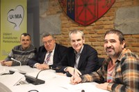 Oñatiko bulegoetan euskara lehenesteko konpromisoa berretsi dute Kutxabankek eta Laboral Kutxak