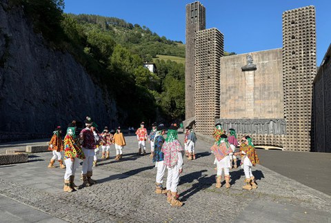 Oñatiko inauteriaren dantzak grabatu ziren atzo Arantzazun