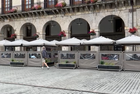 Oñatin 28 taberna edo lokal terraza daude