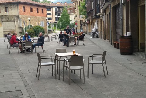 Oñatin 28 taberna edo lokal terraza daude