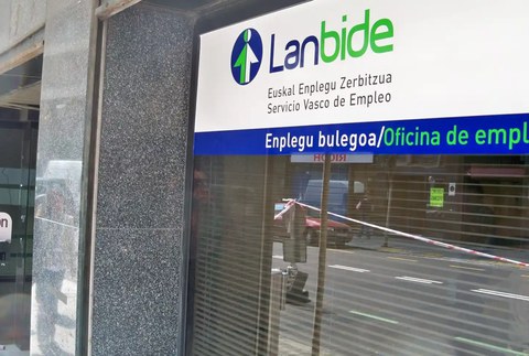 Pitinka baina langabeziak beheranzko bideari eusten dio gurean
