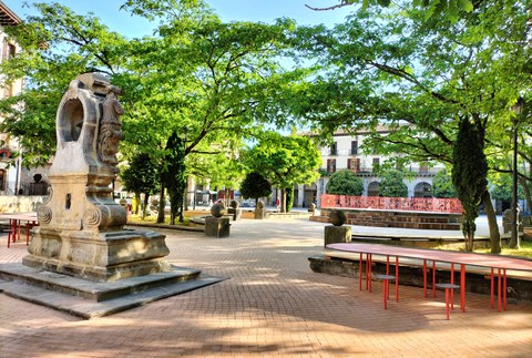 Plaza ondoko eremu eraberritua erabilgarri dago