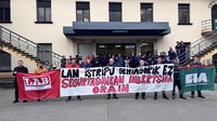Segurtasuna lehenestea eskatuz elkarretaratzea egin dute Garay enpresa aurrealdean