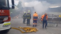 Sua piztu zen atzo Urrutxuko Garbiguneko paper eta kartoiaren kontainerrean
