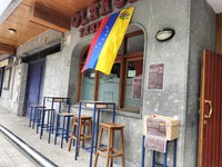 Venezuelarako botikak eta oinarrizko sorospen materiala jasotzen ari dira Olakua tabernan