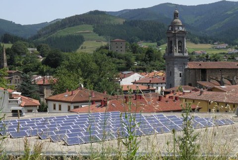 Zubikoa kiroldegiko eguzki instalazio fotovoltaikoa handitzeko lanen kontratua sinatu berri da Zubikoa kiroldegiko eguzki instalazio fotovoltaikoa handitzeko lanen kontratua sinatu berri da